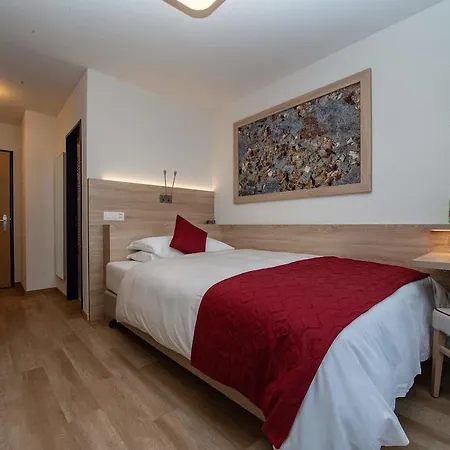 Sonne 3* Superior ホテル